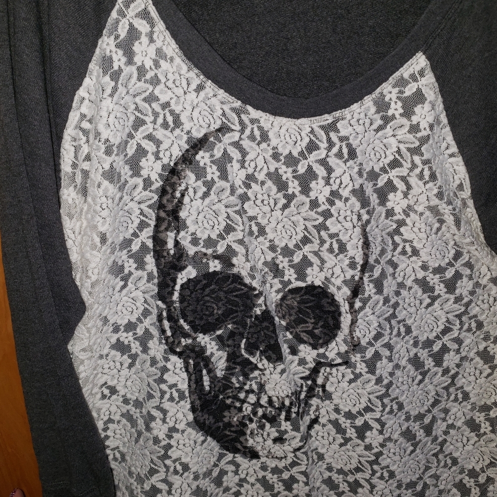 Torrid sz 3 lace skull sweater top